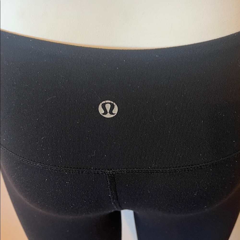 Lululemon High-Waisted Black Cropped Leggings - Picture 4 of 11